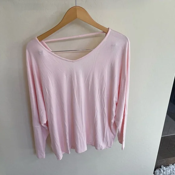 Francesca's Collections Light Pink Blouse - Picture 2 of 3